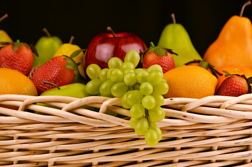 fruit-basket-1114060__340.jpg
